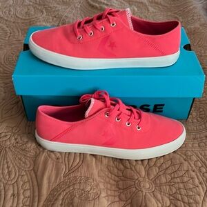 NIB Converse Costa Ox in Strawberry